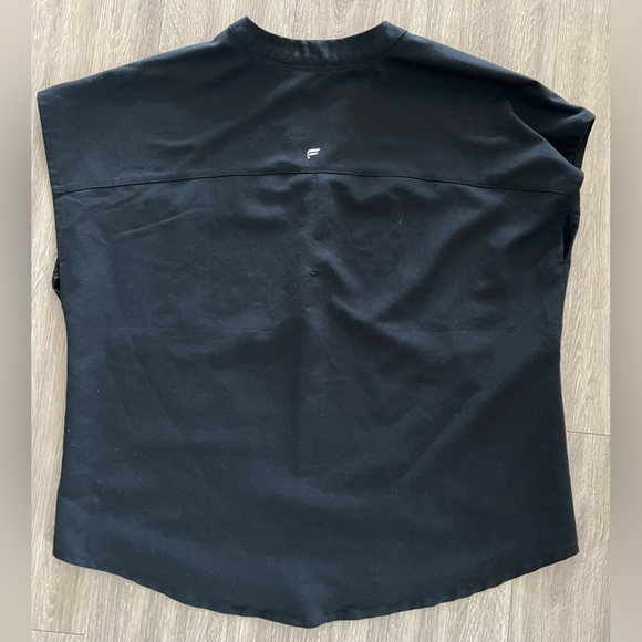 Fabletics Evolve Scrub Top - Picture 3 of 4